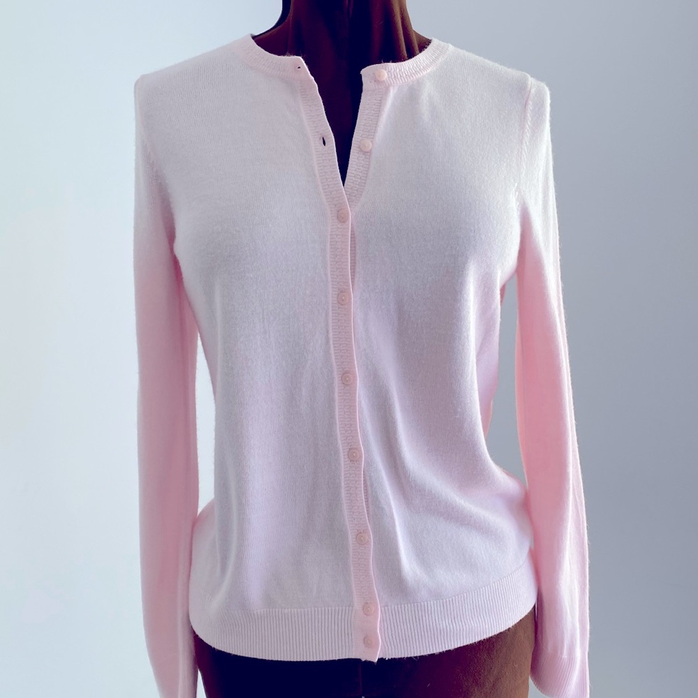 💕CROFT & BARROW 💕baby pink long sleeve cardigan.Size medium.
